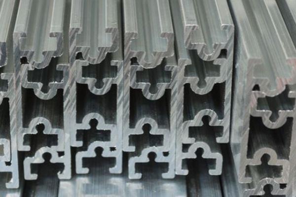Estrusioni industriali di alluminio su misura